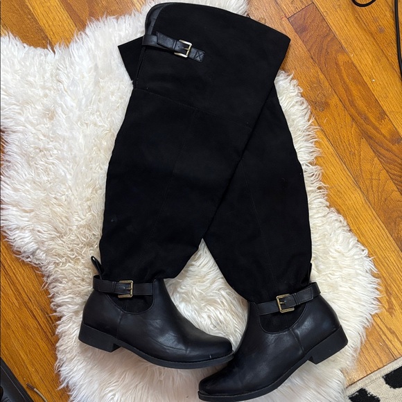 Women’s Knee-High Boots - Picture 2 of 5